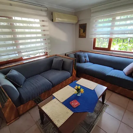 Authentic Flat On The Castle Road With A View 아파트